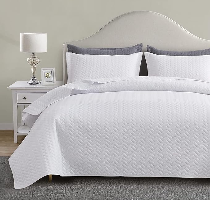 White Quilt Set Queen Size, Lightweight Bedspread Ultrasonic Chevron Pattern Light Coverlet for All Season Comforter Bedding Decor - 3 Piece Full Bed Cover Sets