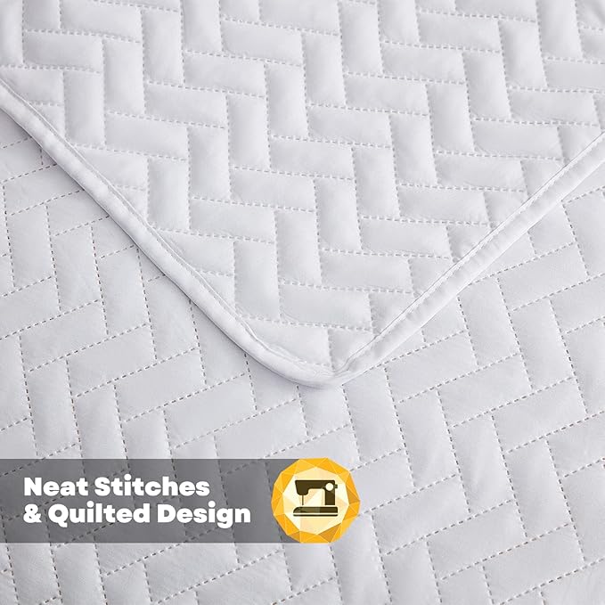 White Quilt Set Queen Size, Lightweight Bedspread Ultrasonic Chevron Pattern Light Coverlet for All Season Comforter Bedding Decor - 3 Piece Full Bed Cover Sets