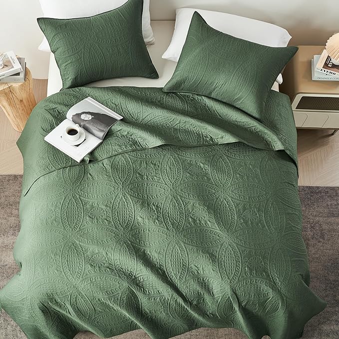 Queen Quilt Bedding Set,Olive Green Ultrasonic Full/Queen Quilt Set,Lightweight Soft Bedspread Coverlet,Modern Style Coin Pattern Bed Cover for All Seasons,3 Piece(1 Quilt,2 Pillow Shams)